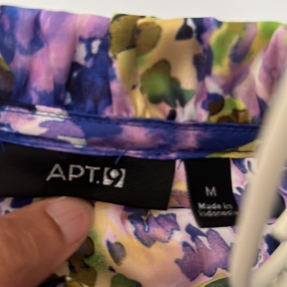 Apt 9 Multicolor V-Neck Cap Sleeve Satin top with ruffled neckline - Picture 4 of 5